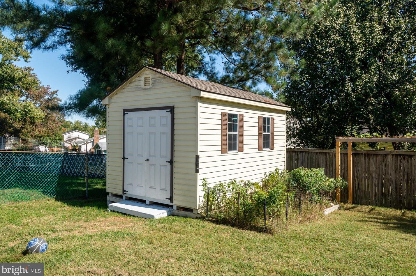 7911 Innkeeper Dr, Severn MD  21144-1459 exterior