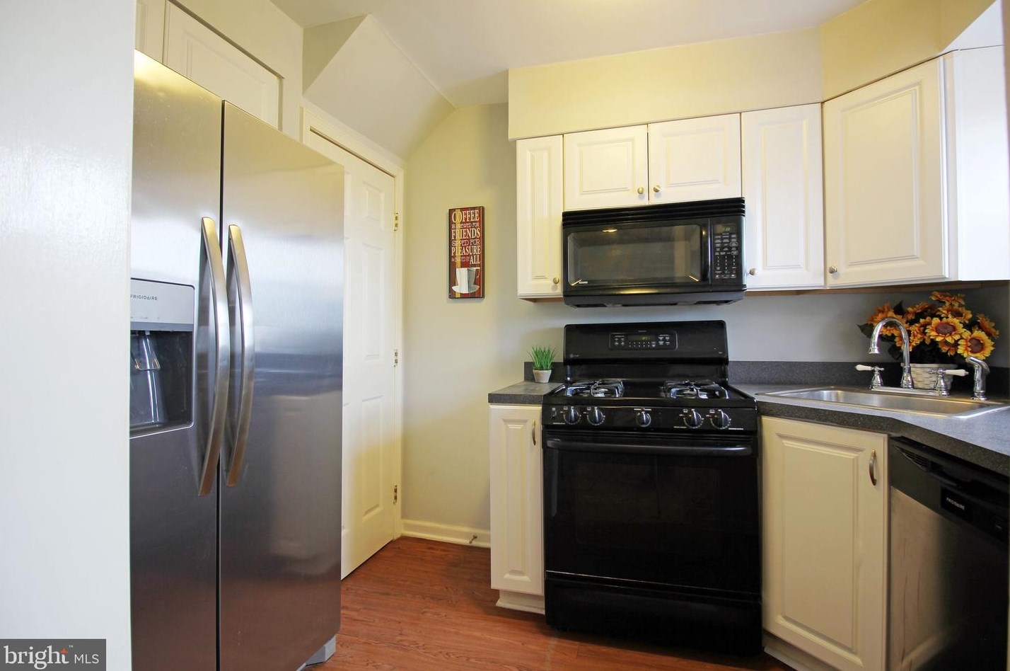 606 Wood St, Baltimore MD  21225-3125 exterior