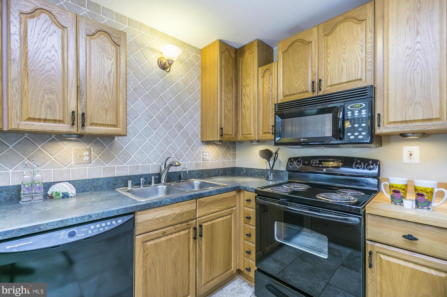 2217 Notely Ln, Crofton MD  21114-1728 exterior