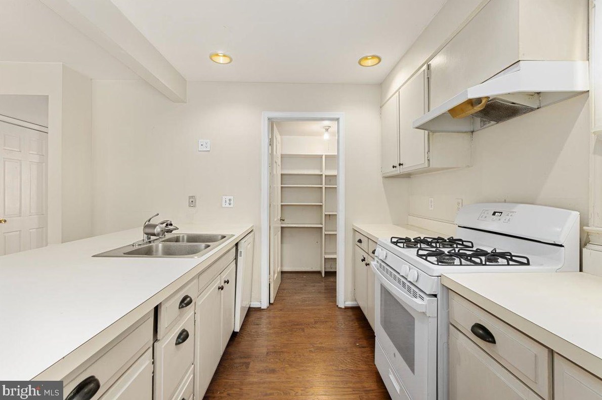 1726 Dryden Way, Crofton MD 21114-1412 exterior