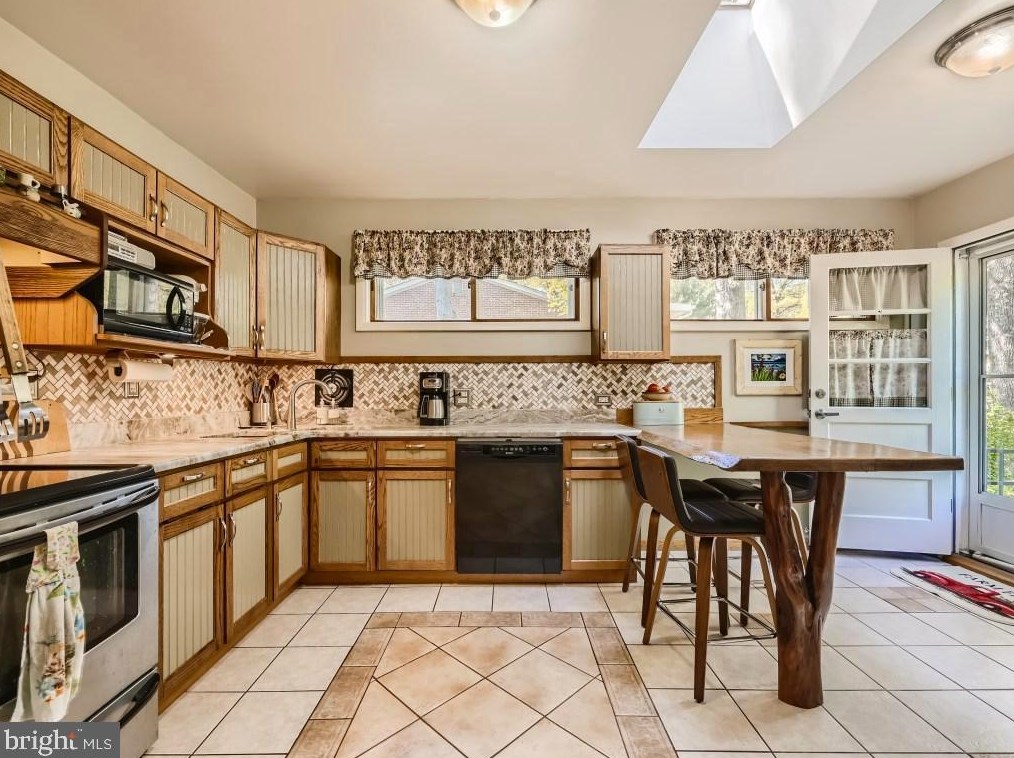 1825 Cedar Dr, Severn MD  21144-1005 exterior