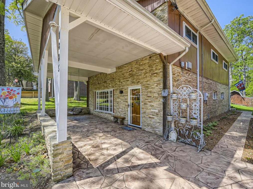 1825 Cedar Dr, Severn MD  21144-1005 exterior