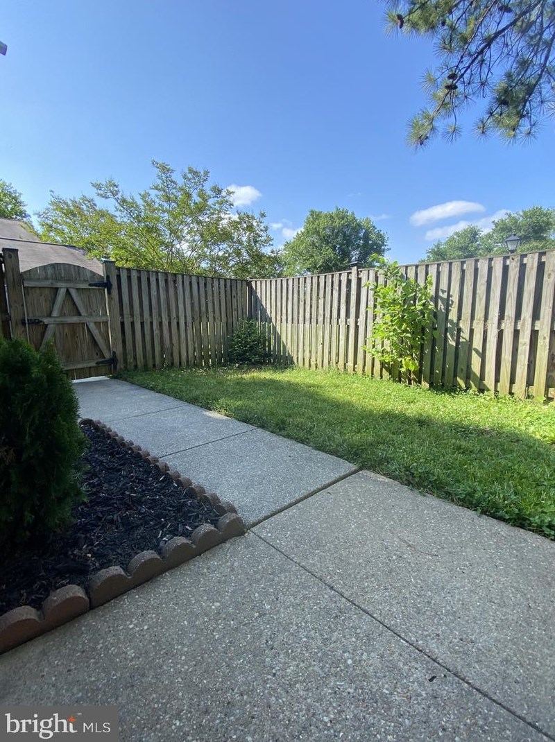 1914 Everglade Ct, Crofton MD 21114-1700 exterior