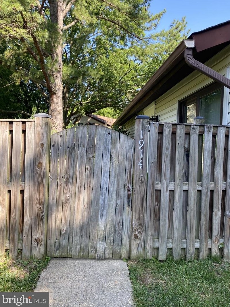 1914 Everglade Ct, Crofton MD 21114-1700 exterior