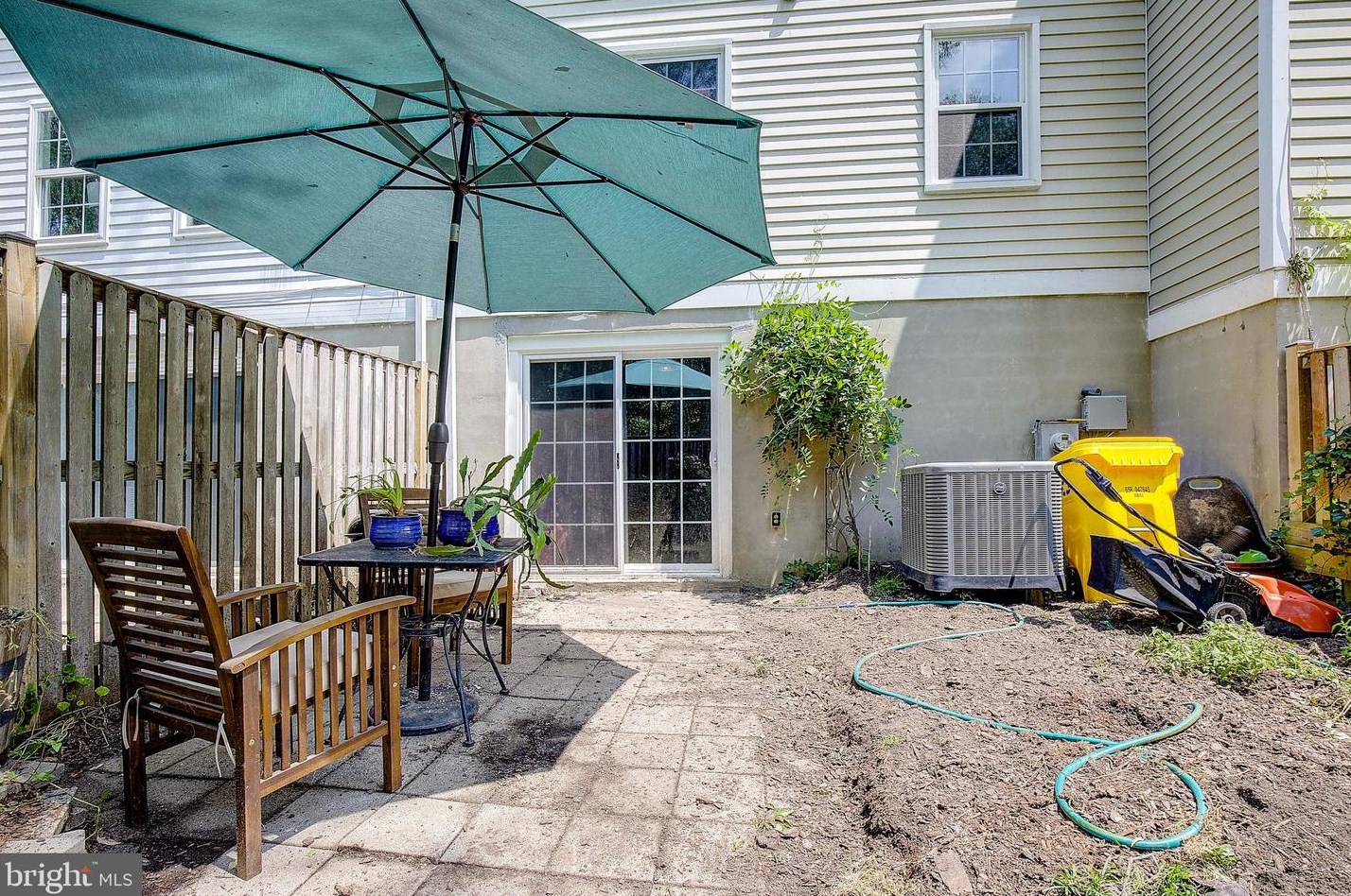 1794 Sharwood Pl, Crofton MD 21114-1925 exterior