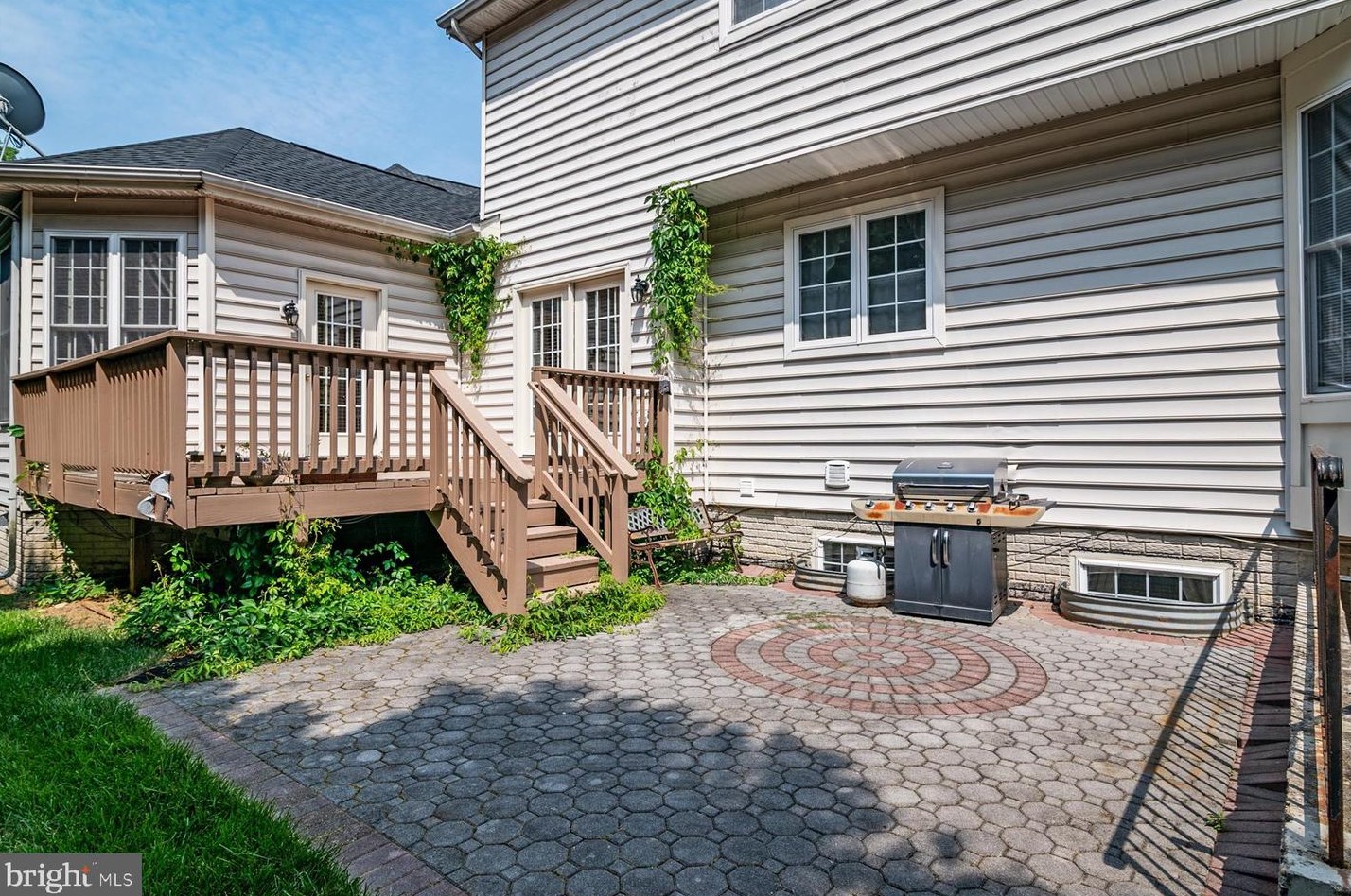 1705 Braddock Dr, Crofton MD  21114-3259 exterior