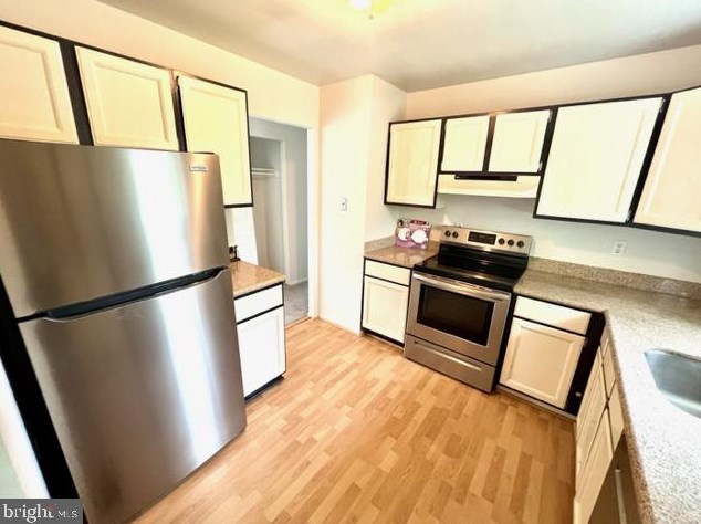 7832 Citadel Dr, Severn MD 21144-1513 exterior