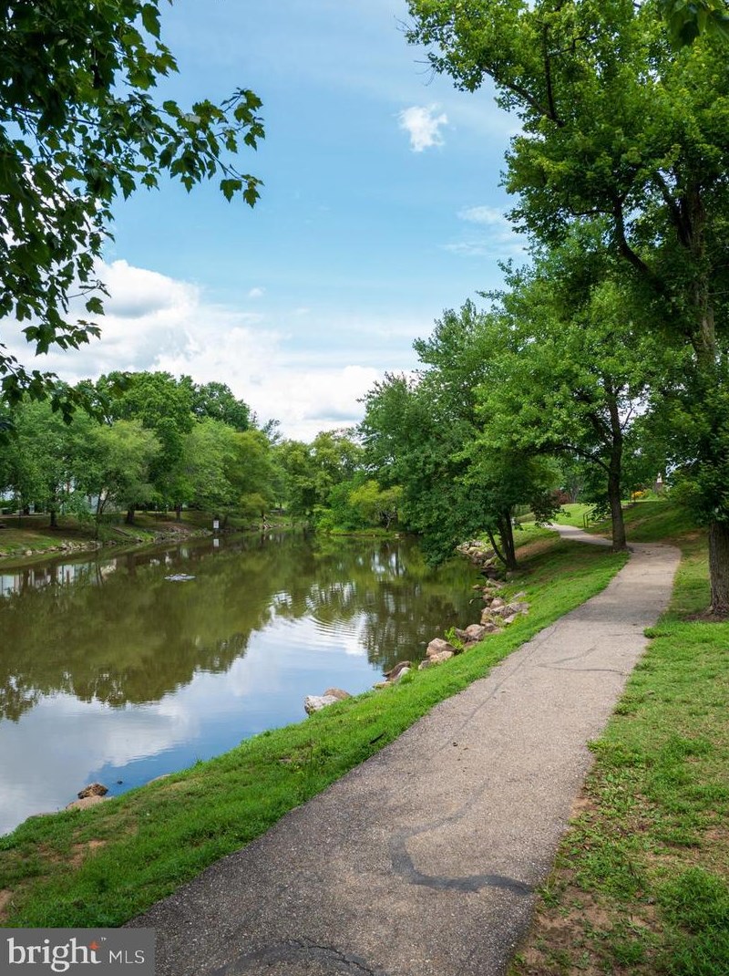 1633 New Windsor Ct, Crofton MD 21114-1734 exterior