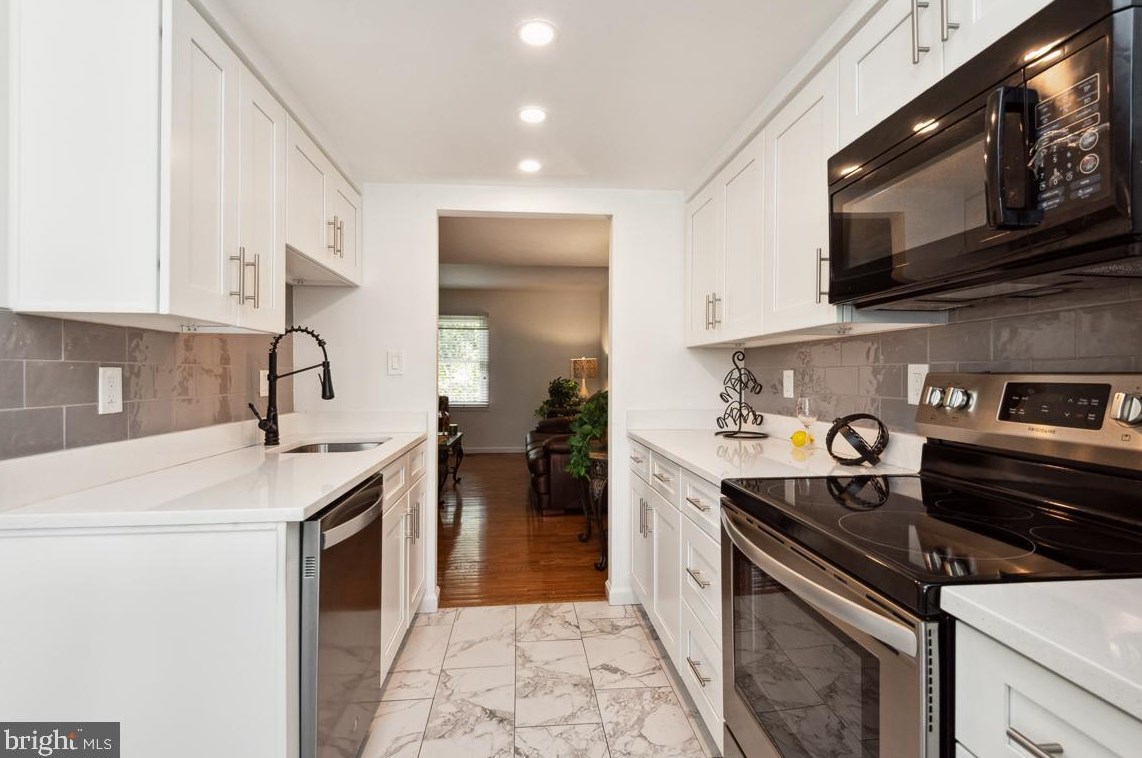 1782 Sharwood Pl, Crofton MD 21114-1925 exterior