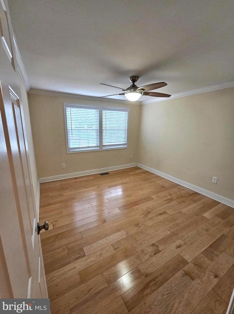 1676 Wilkshire Dr, Crofton MD 21114-2320 exterior