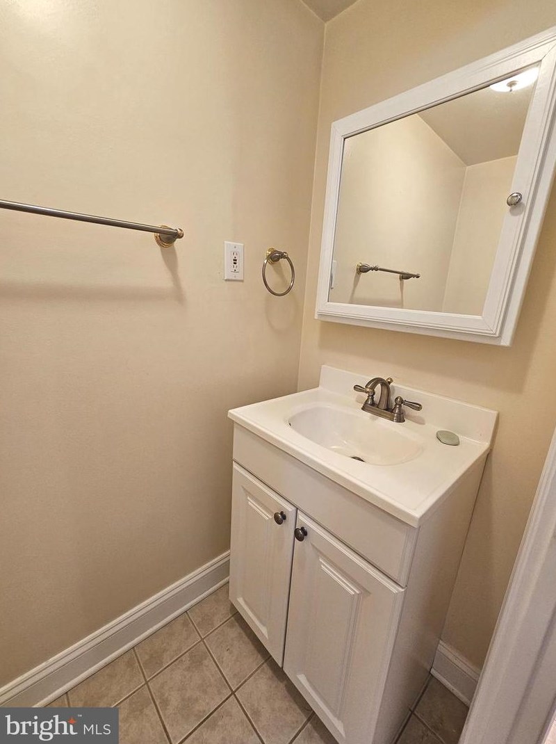 1676 Wilkshire Dr, Crofton MD 21114-2320 exterior