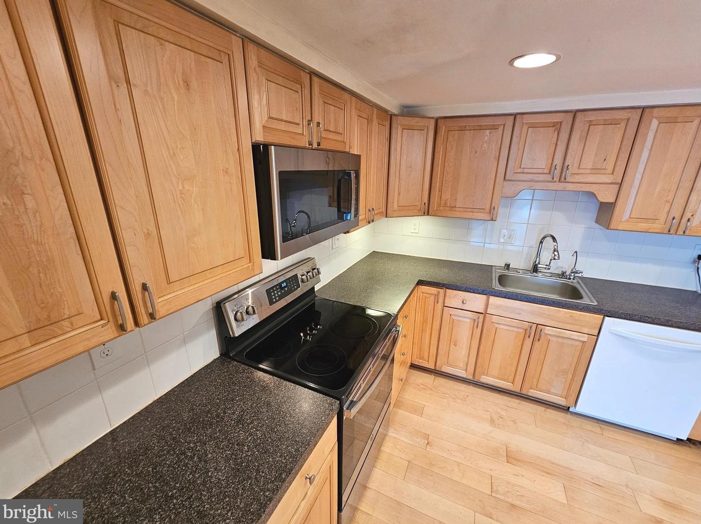 1676 Wilkshire Dr, Crofton MD 21114-2320 exterior