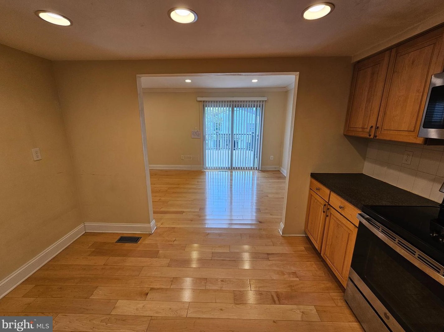 1676 Wilkshire Dr, Crofton MD 21114-2320 exterior