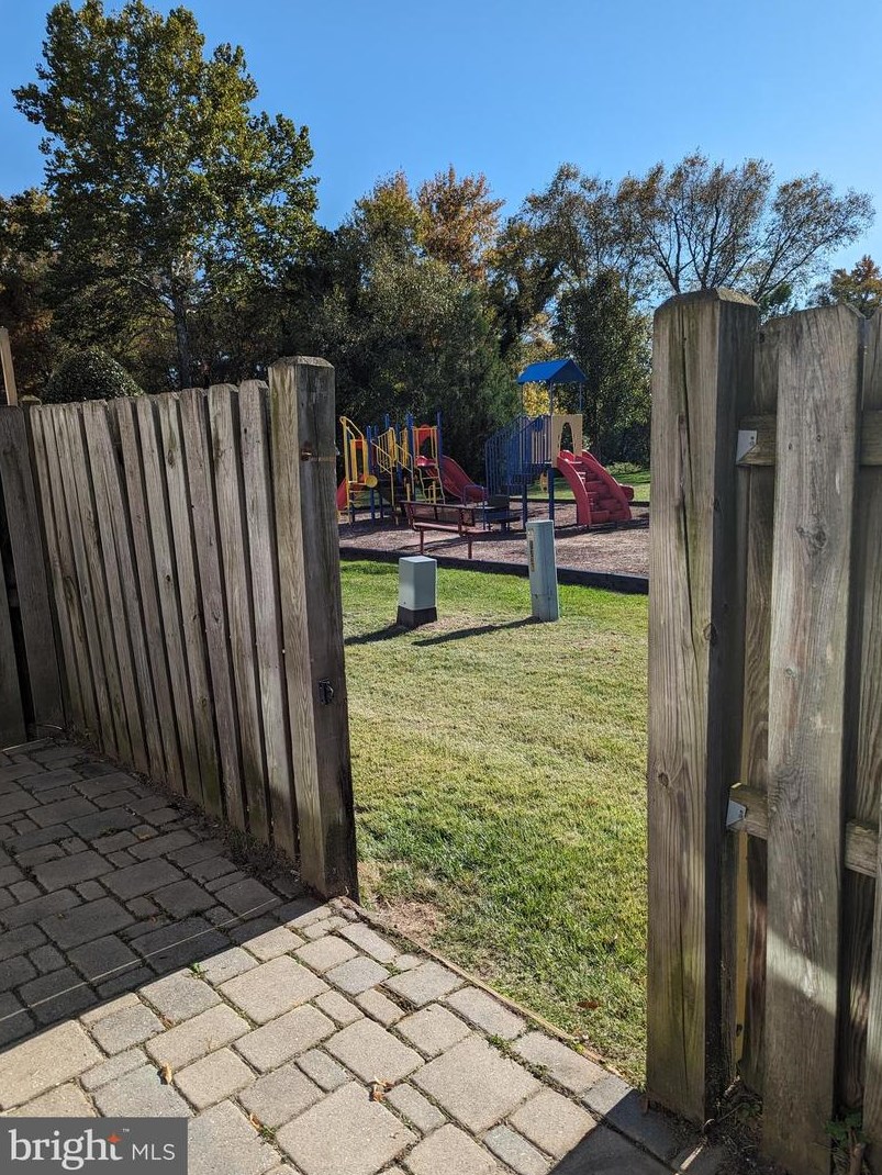 1738 Aberdeen Cir, Crofton MD 21114-1618 exterior