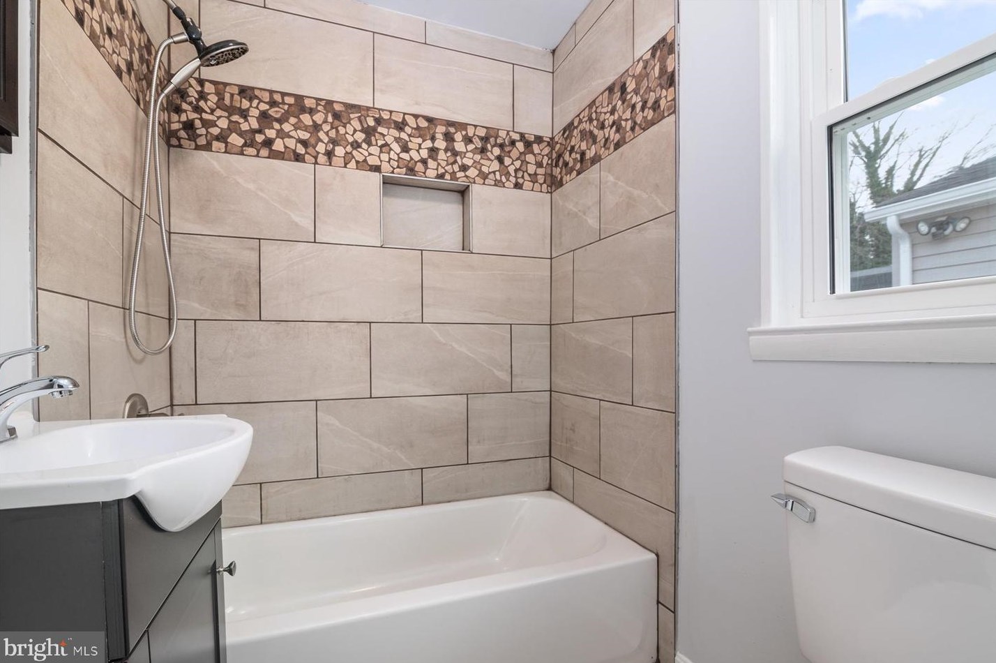 224 Admiral Dr, Annapolis MD  21401-3123 exterior