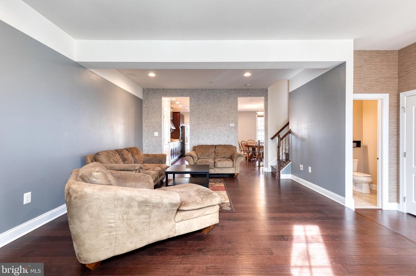 7669 Elmcrest Rd, Baltimore MD  21076-1954 exterior