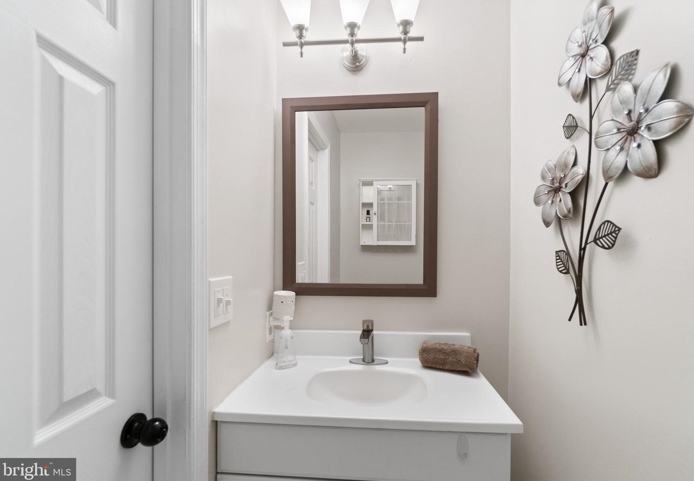 413 Fairmount Dr, Edgewater MD  21037-2922 exterior