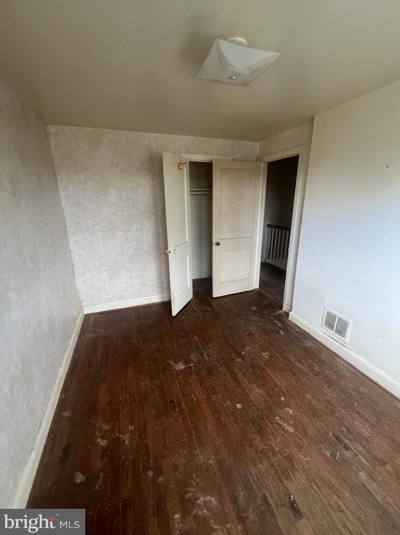 504 Old Riverside Rd, Baltimore MD  21225-2654 exterior