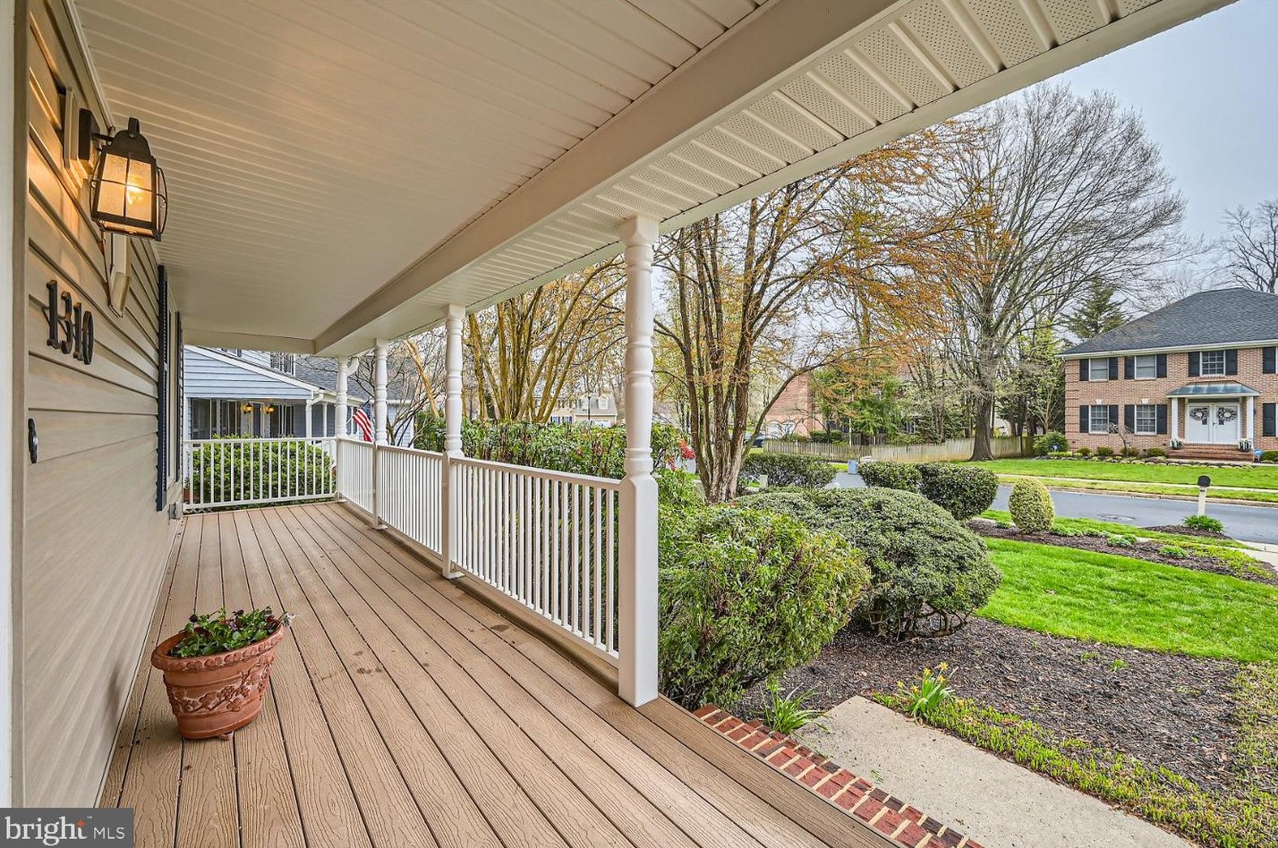 1310 Peartree Ct, Crofton MD  21114-2647 exterior