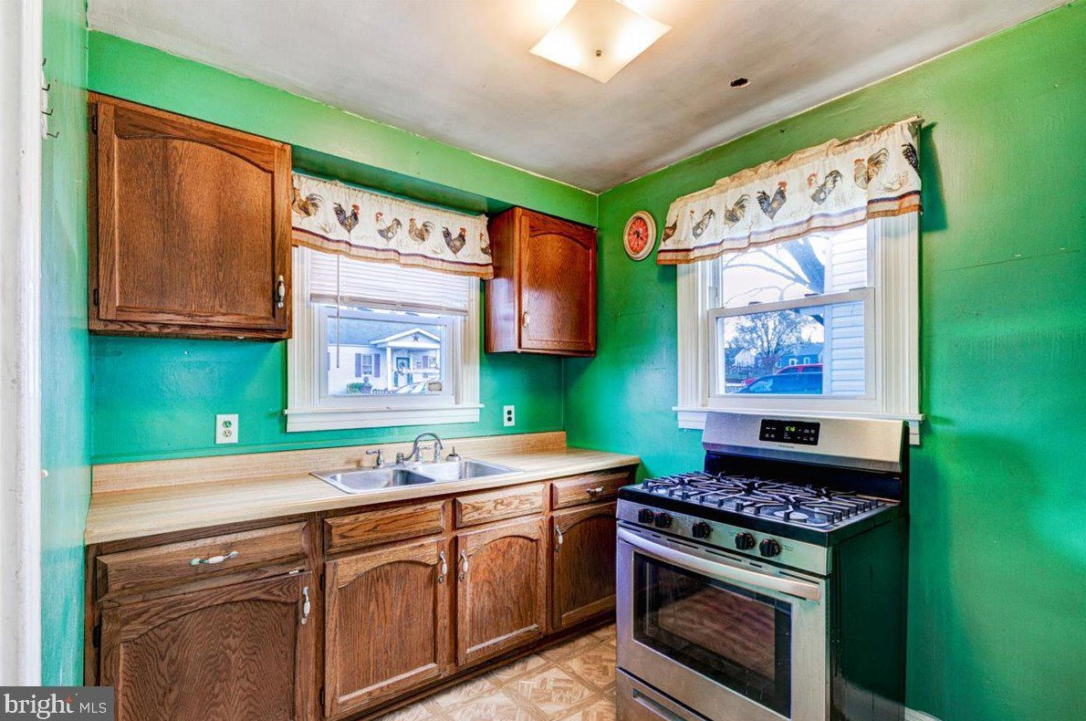 283 Hillside Ter, Baltimore MD  21225-3015 exterior