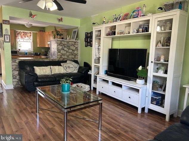 285 Maxo Ct, Glen Burnie MD 21061-5661 exterior