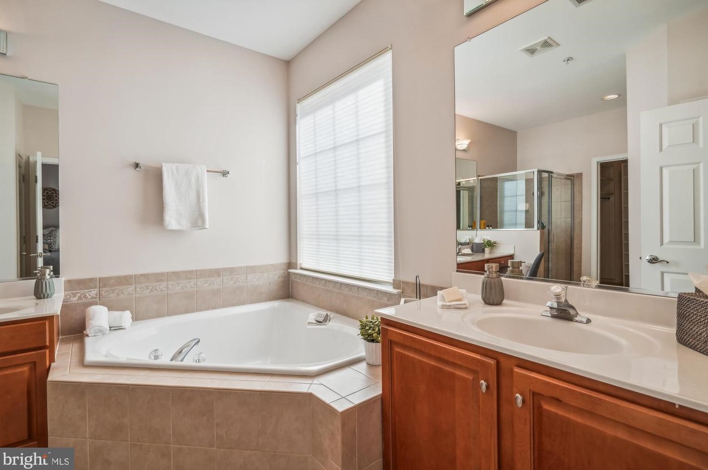 306 Dawnwood Dr, Edgewater MD  21037-3442 exterior