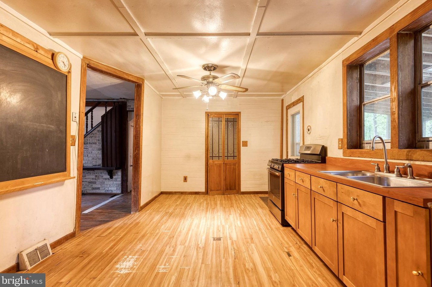 1859 Cedar Dr, Severn MD 21144-1005 exterior