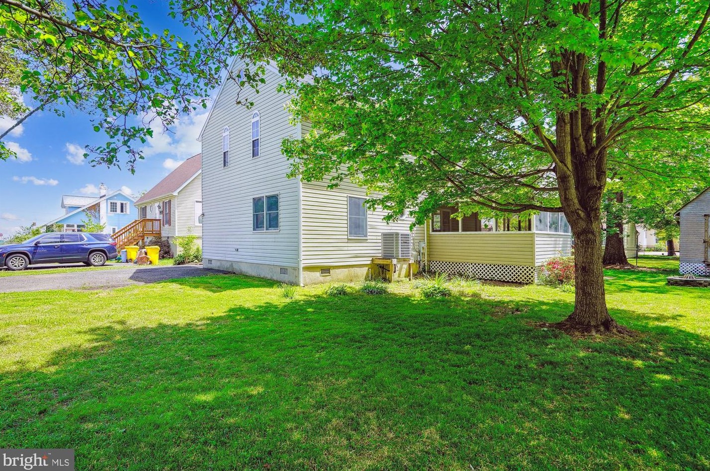 1213 Grove Ave, Shady Side MD  20764-9538 exterior