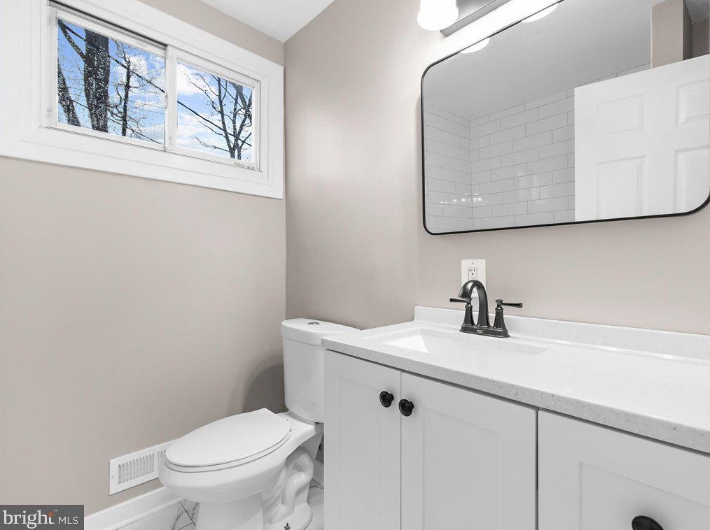 722 Delmar Ave, Glen Burnie MD 21061-3954 exterior