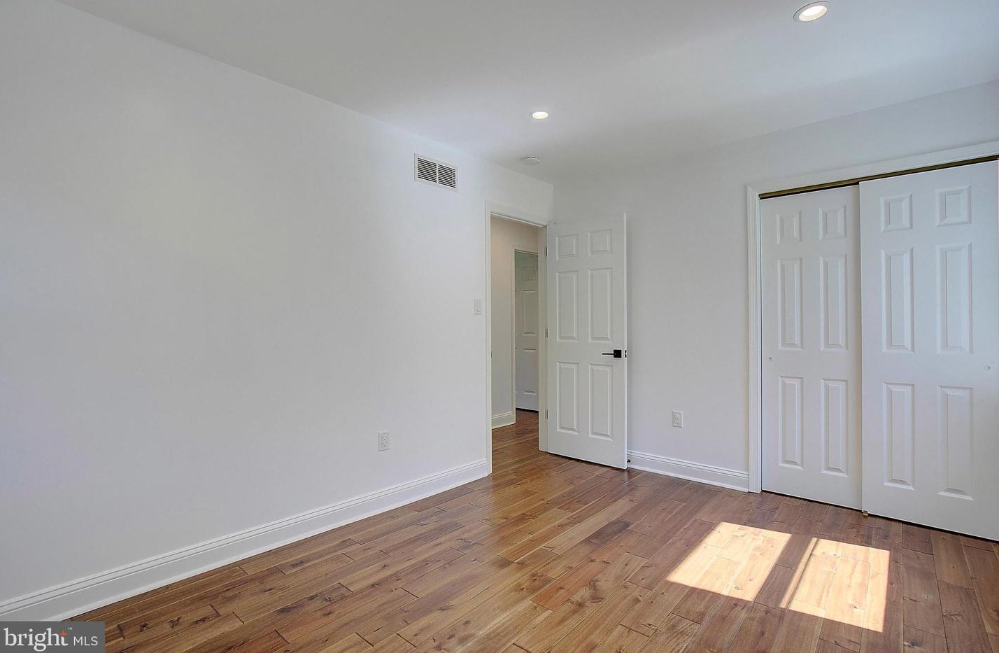 6439 Meadowlark Dr, Dunkirk MD  20754-2502 exterior