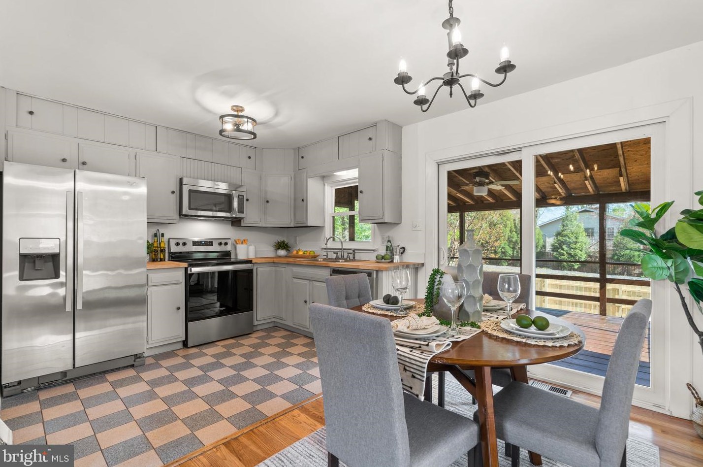 813 Hillside Ave, Edgewater MD 21037-3503 exterior