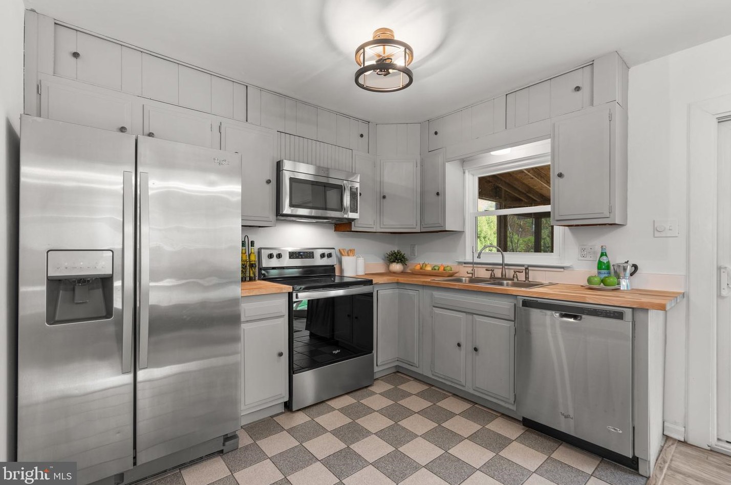 813 Hillside Ave, Edgewater MD 21037-3503 exterior