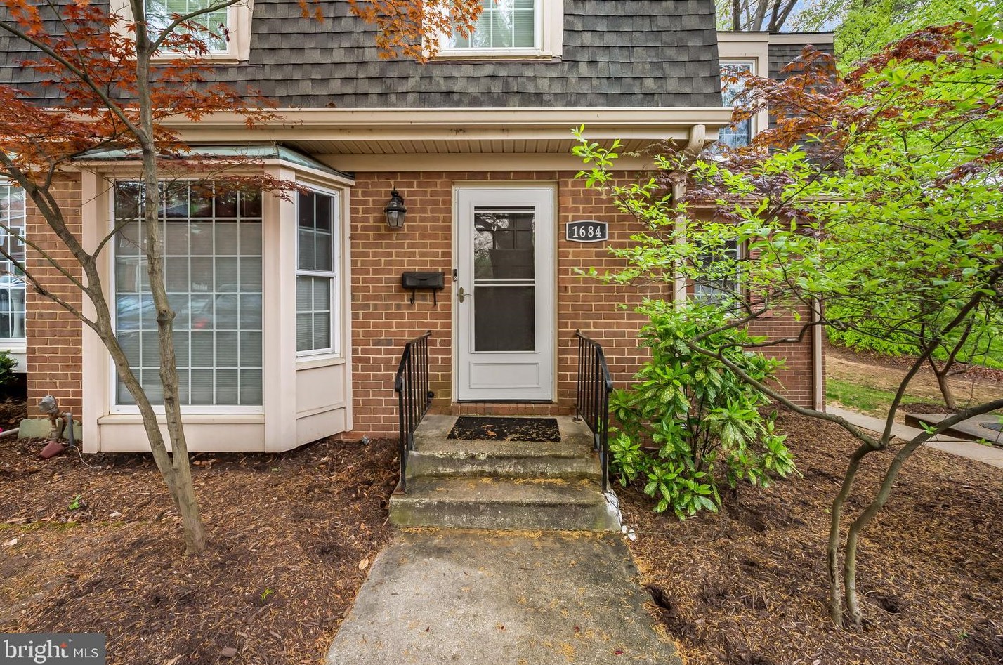 1684 Albermarle Dr, Crofton MD 21114-2015 exterior