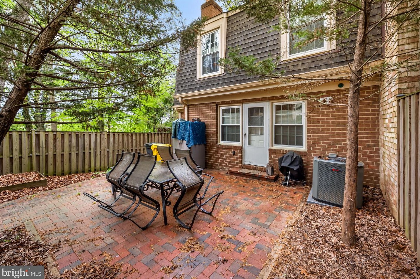 1684 Albermarle Dr, Crofton MD 21114-2015 exterior