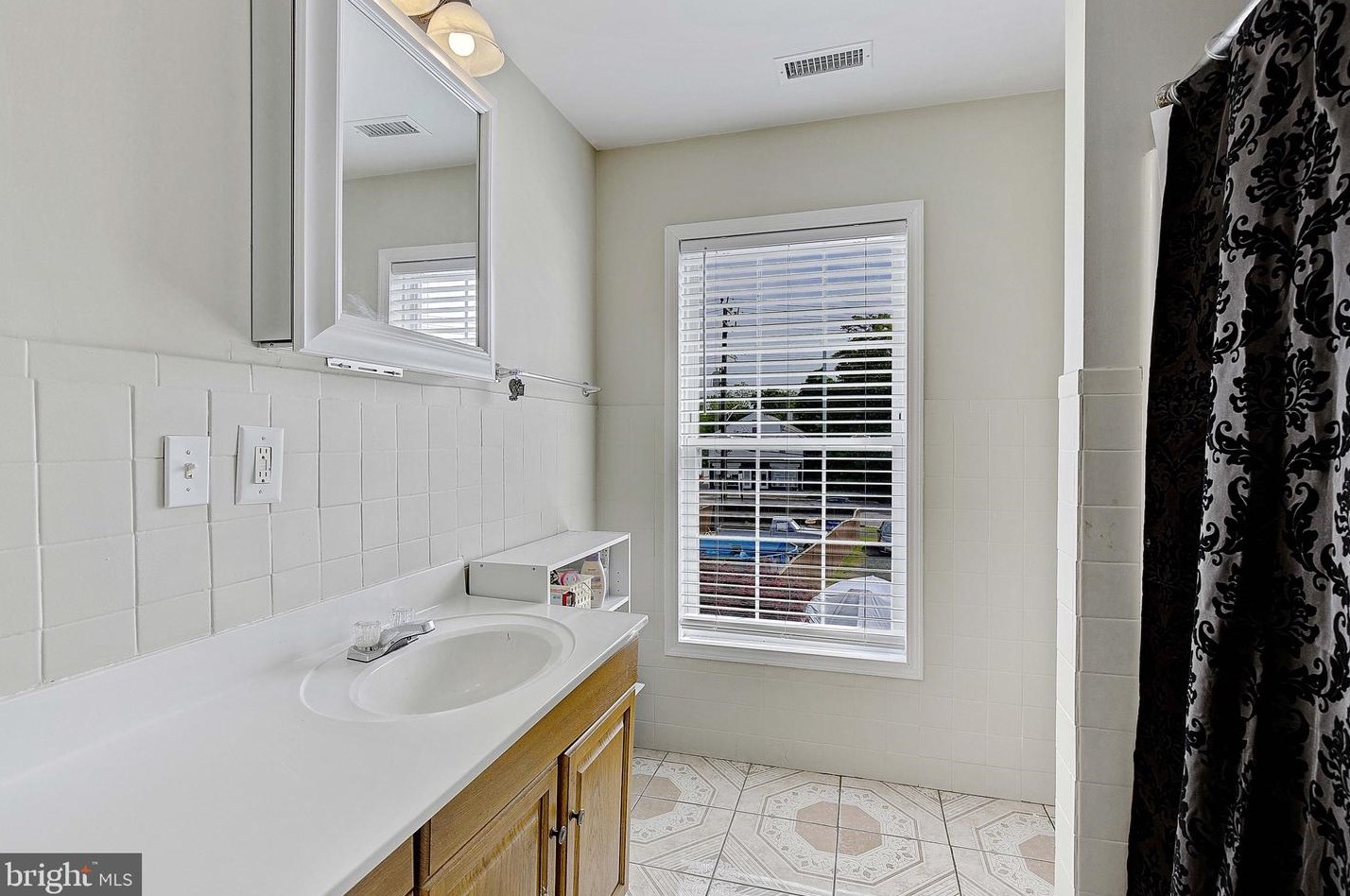 8210 Fort Smallwood Rd, Baltimore MD  21226-1918 exterior