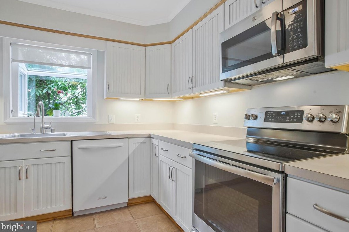 1456 Harwell Ave, Crofton MD 21114-2107 exterior