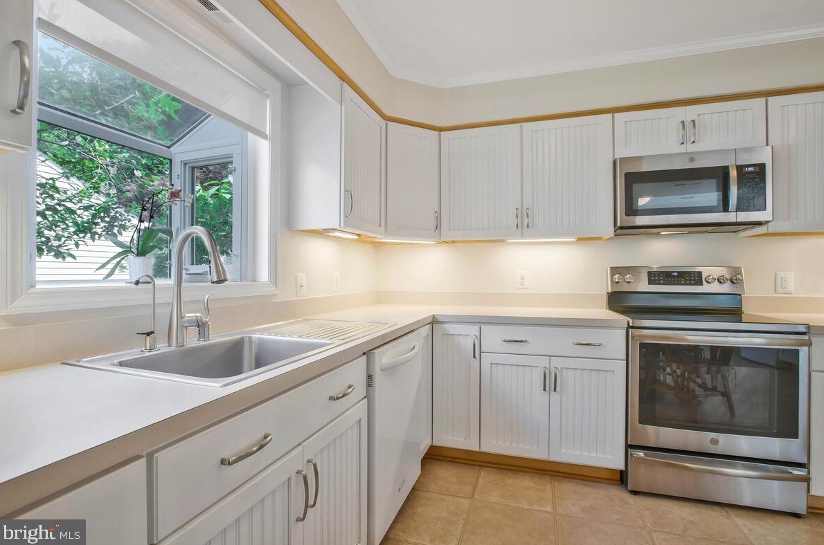 1456 Harwell Ave, Crofton MD 21114-2107 exterior