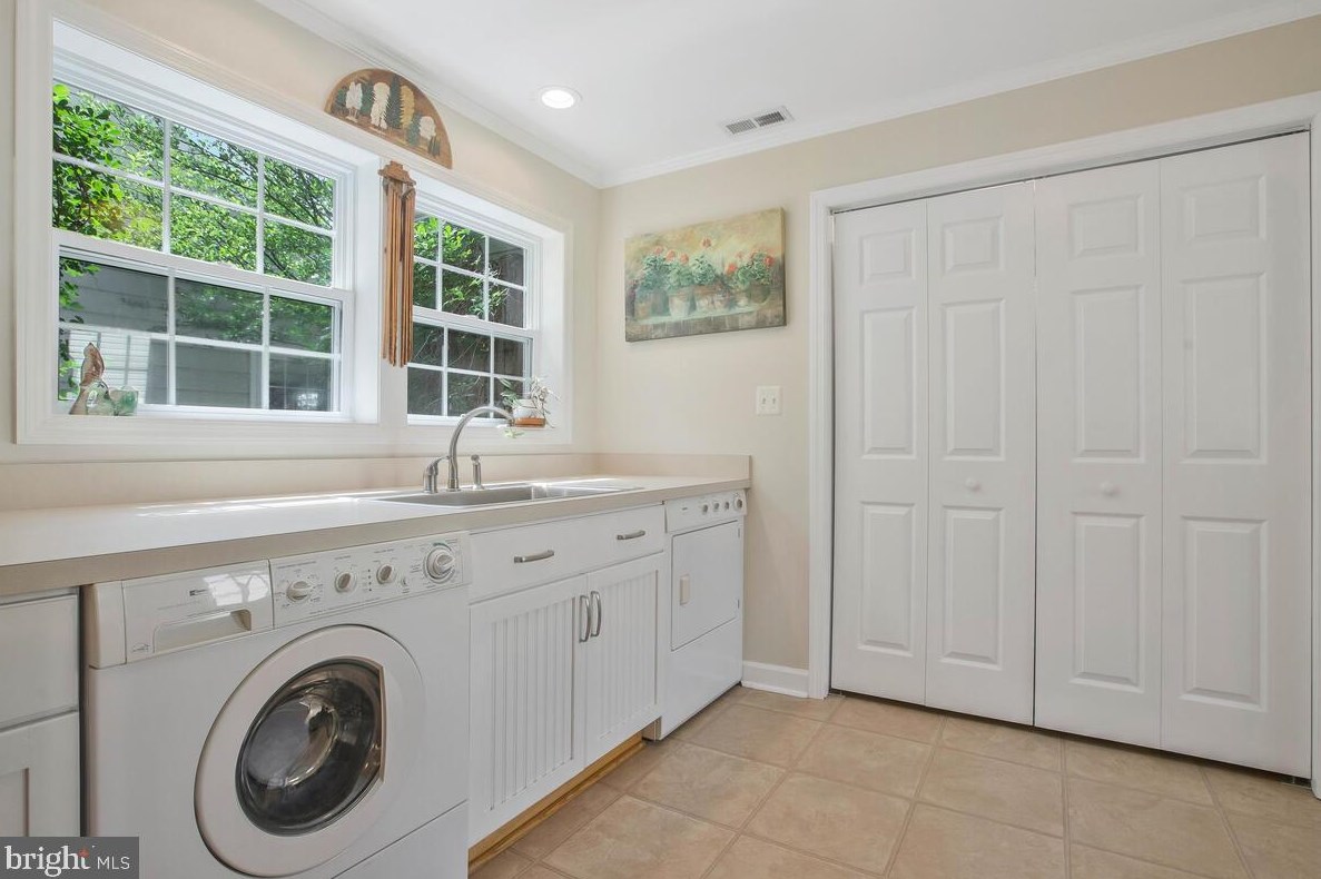 1456 Harwell Ave, Crofton MD 21114-2107 exterior