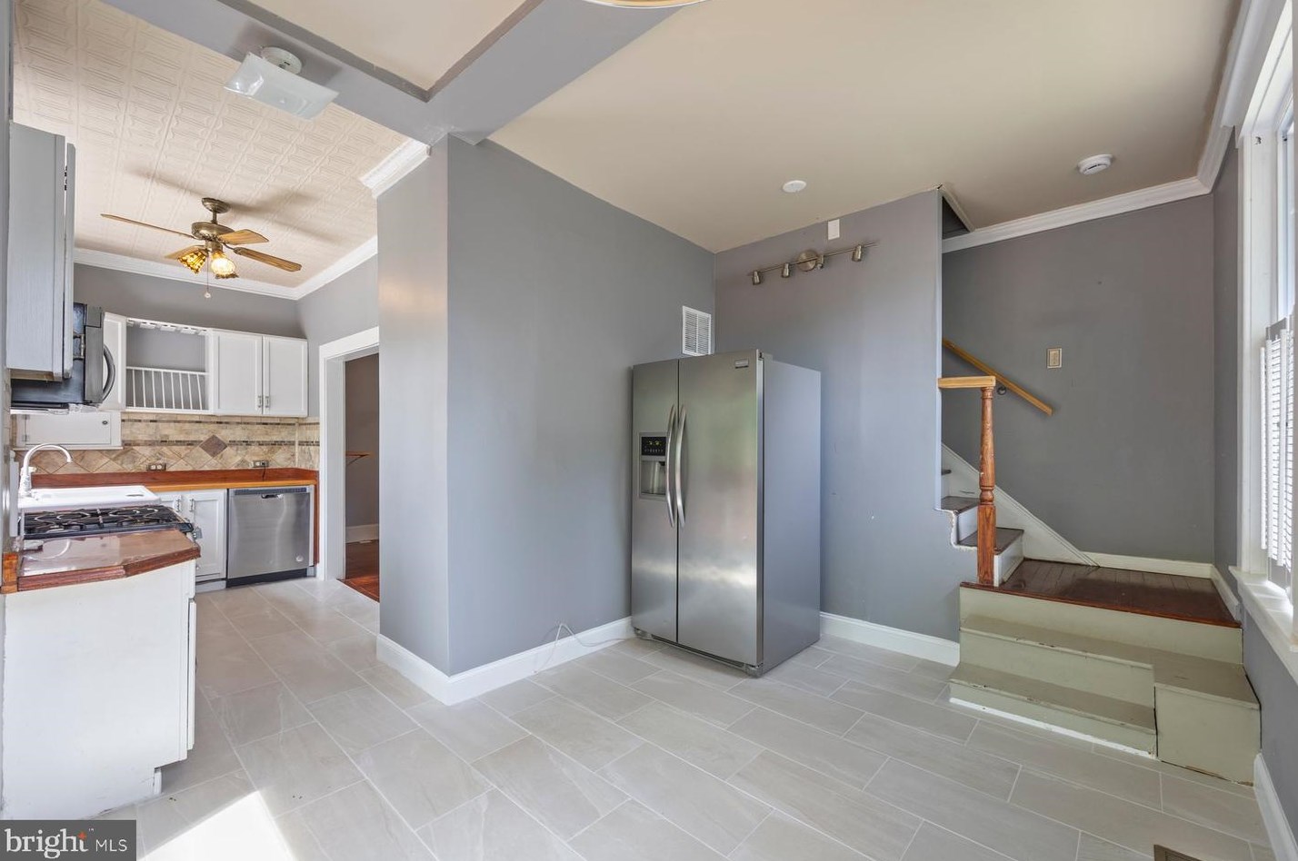 221 Audrey Ave, Baltimore MD  21225-2820 exterior