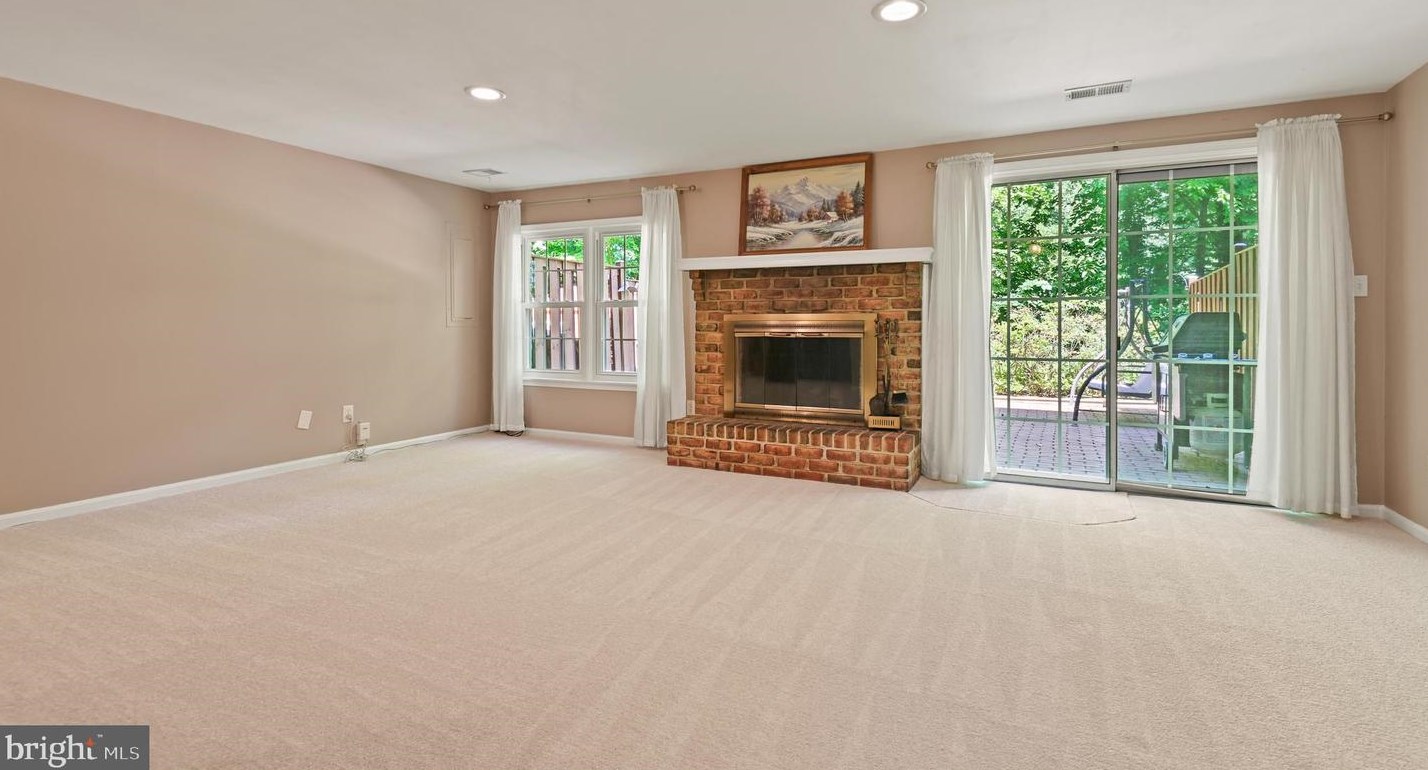 1176 Jeffrey Dr, Crofton MD 21114-1316 exterior