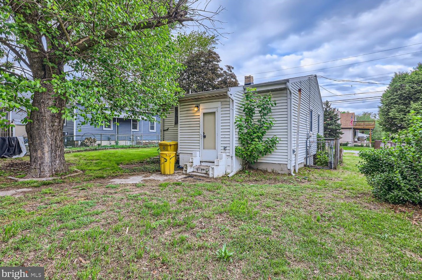 7922 End Dr, Baltimore MD 21226-2107 exterior