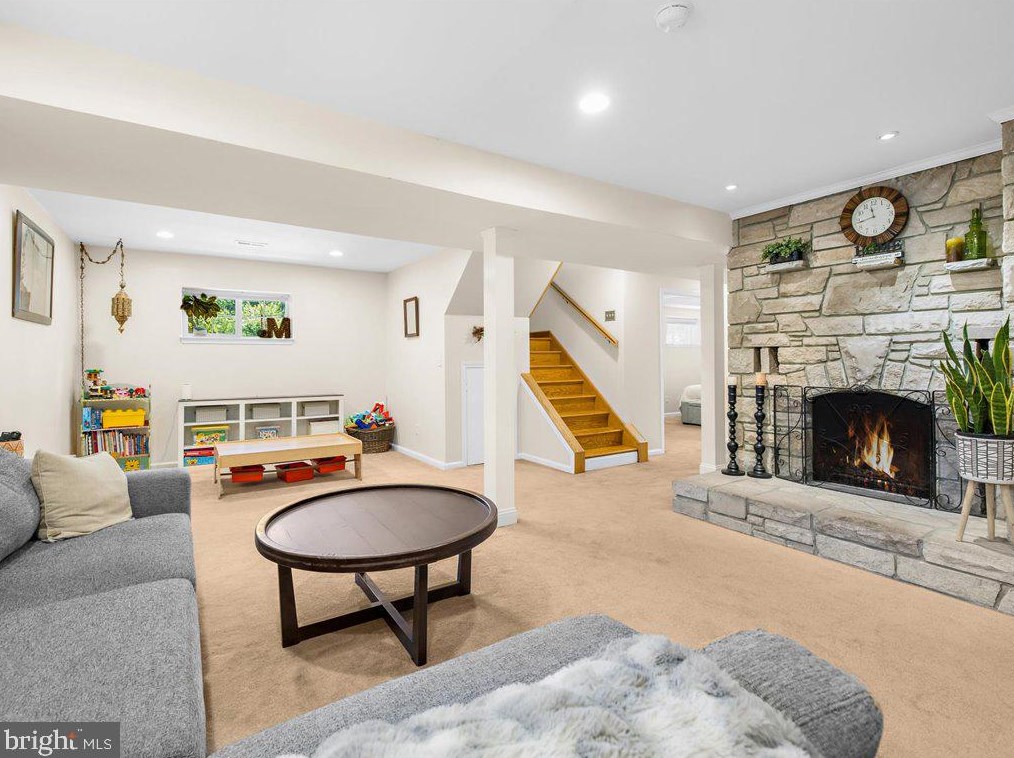 1823 Cedar Dr, Severn MD 21144-1005 exterior