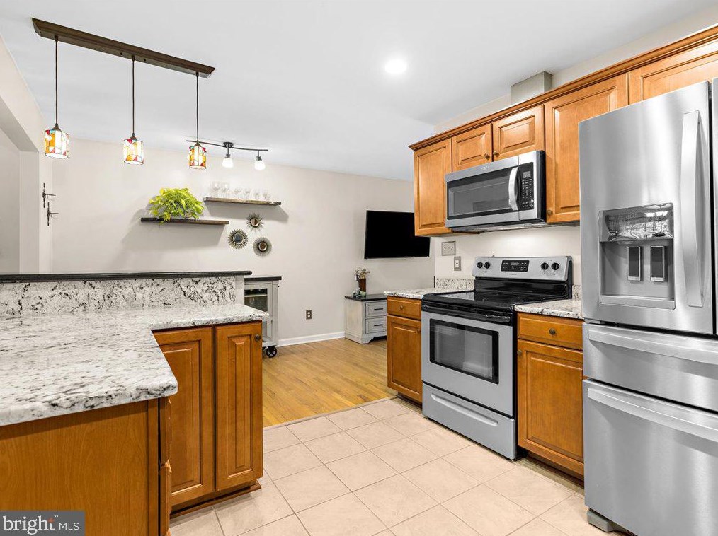 1823 Cedar Dr, Severn MD 21144-1005 exterior