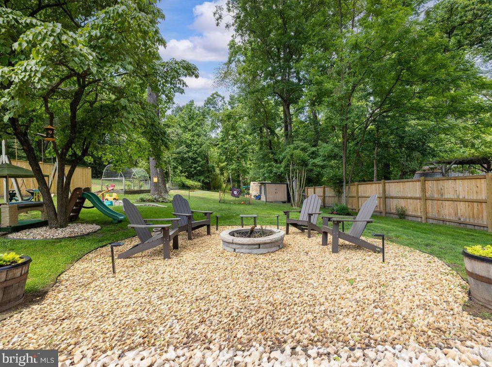 1823 Cedar Dr, Severn MD 21144-1005 exterior