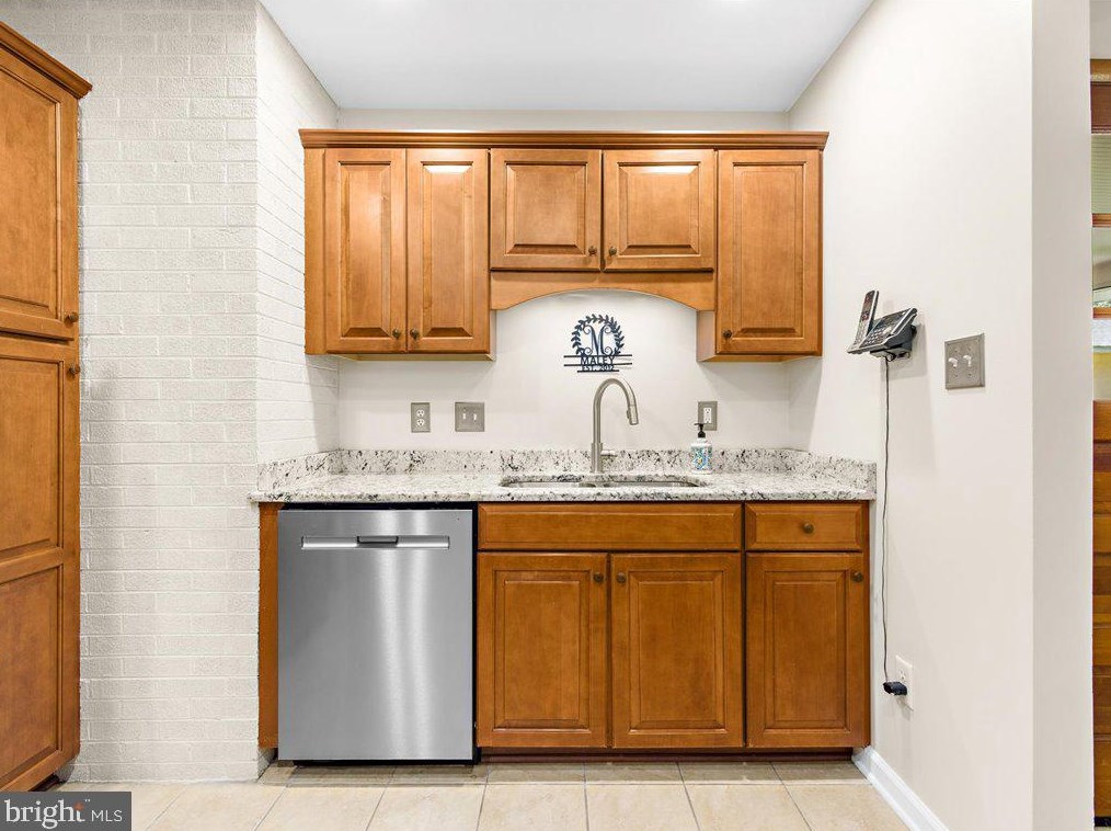 1823 Cedar Dr, Severn MD 21144-1005 exterior