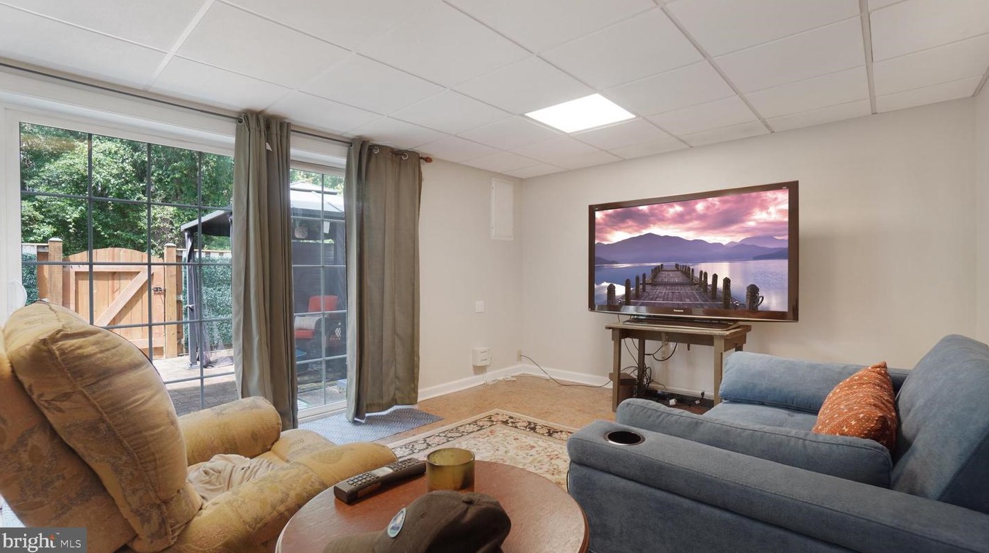 1804 Sharwood Pl, Crofton MD 21114-1950 exterior