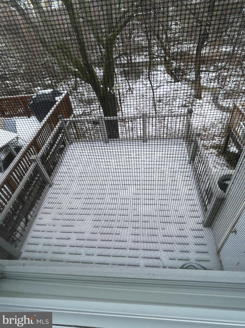 6404 Lacrosse Ln, Glen Burnie MD 21061-8831 exterior