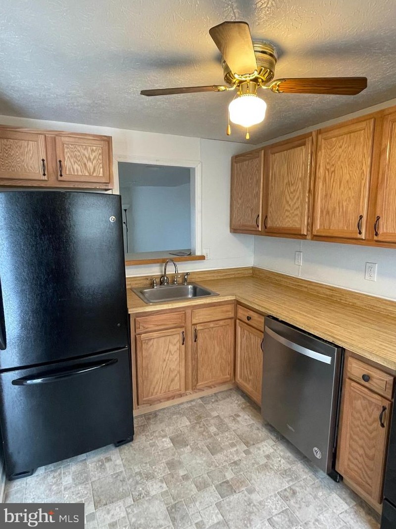 6404 Lacrosse Ln, Glen Burnie MD 21061-8831 exterior