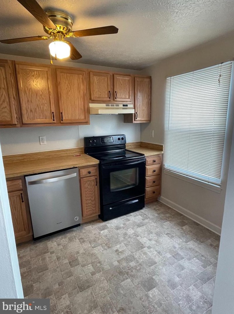 6404 Lacrosse Ln, Glen Burnie MD 21061-8831 exterior