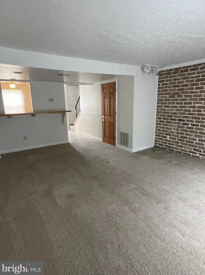 6404 Lacrosse Ln, Glen Burnie MD 21061-8831 exterior